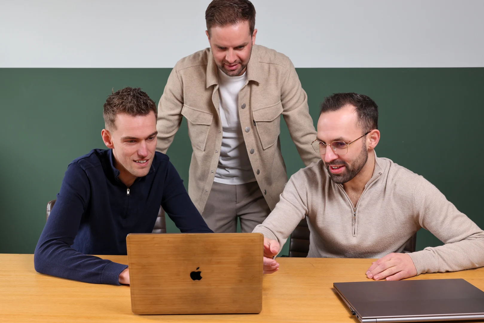 Het senior team van Impact Online Marketing werkt samen